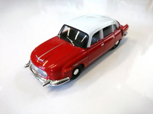 1:43 O Scale TATRA 603 Model red/white